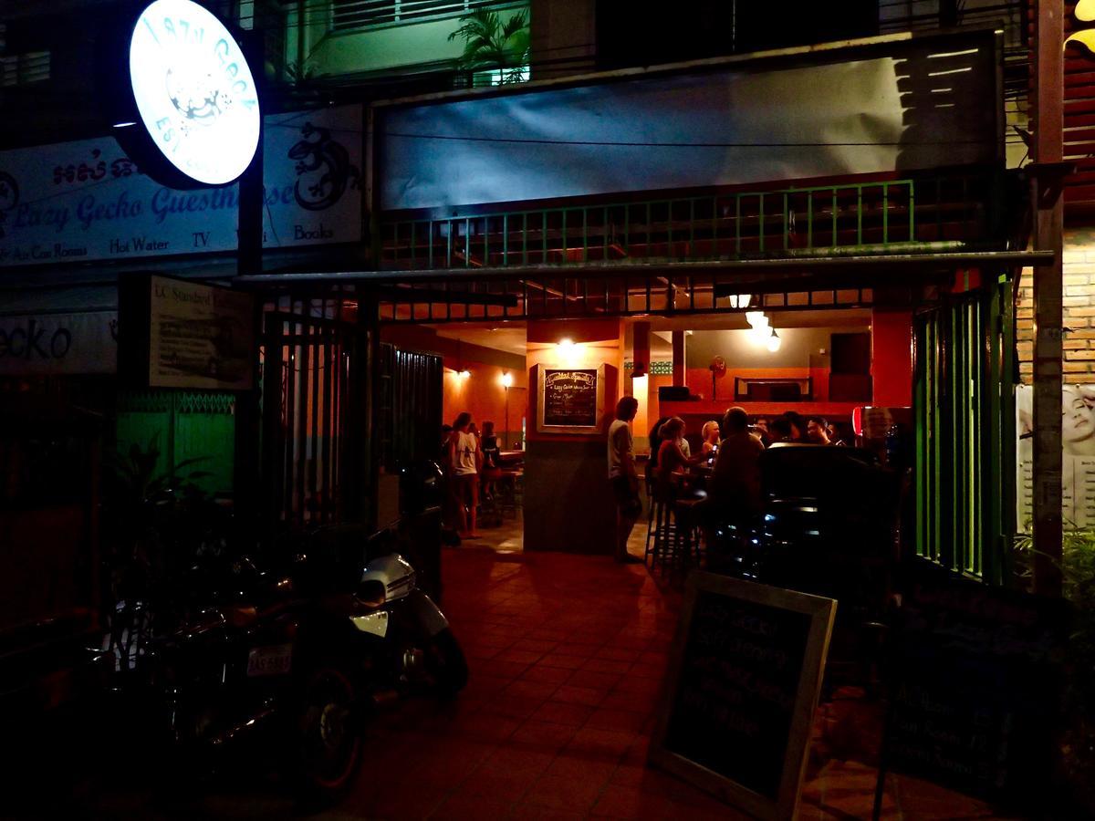 Lazy Gecko Guesthouse Phnom Penh Esterno foto